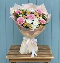 Букет цветов из:  Гвоздики, Орхидеи и Розы в Торопце