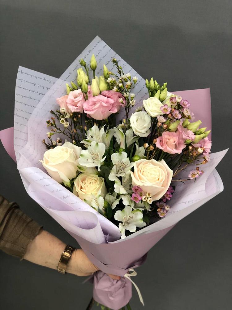 Букет цветов из: Альстромерии, Розы и Лизиантусы в Торопце