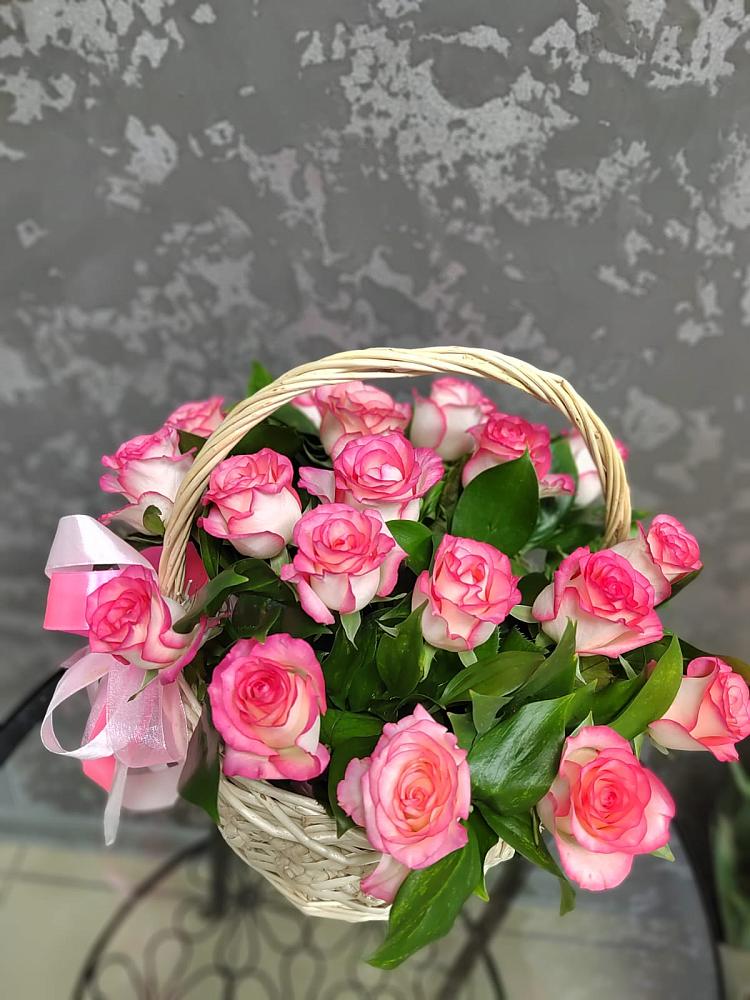 Цветочная композиция из Розы в корзине в Торопце
