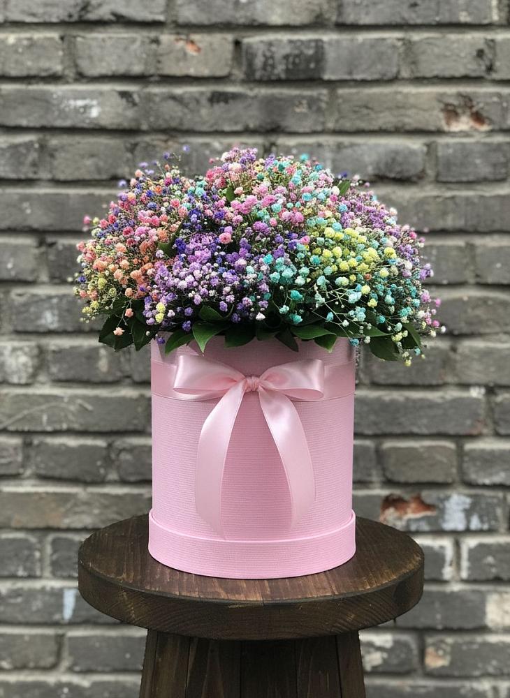 Цветочная композиция из Гипсофила и Розы в шляпной коробке в Торопце