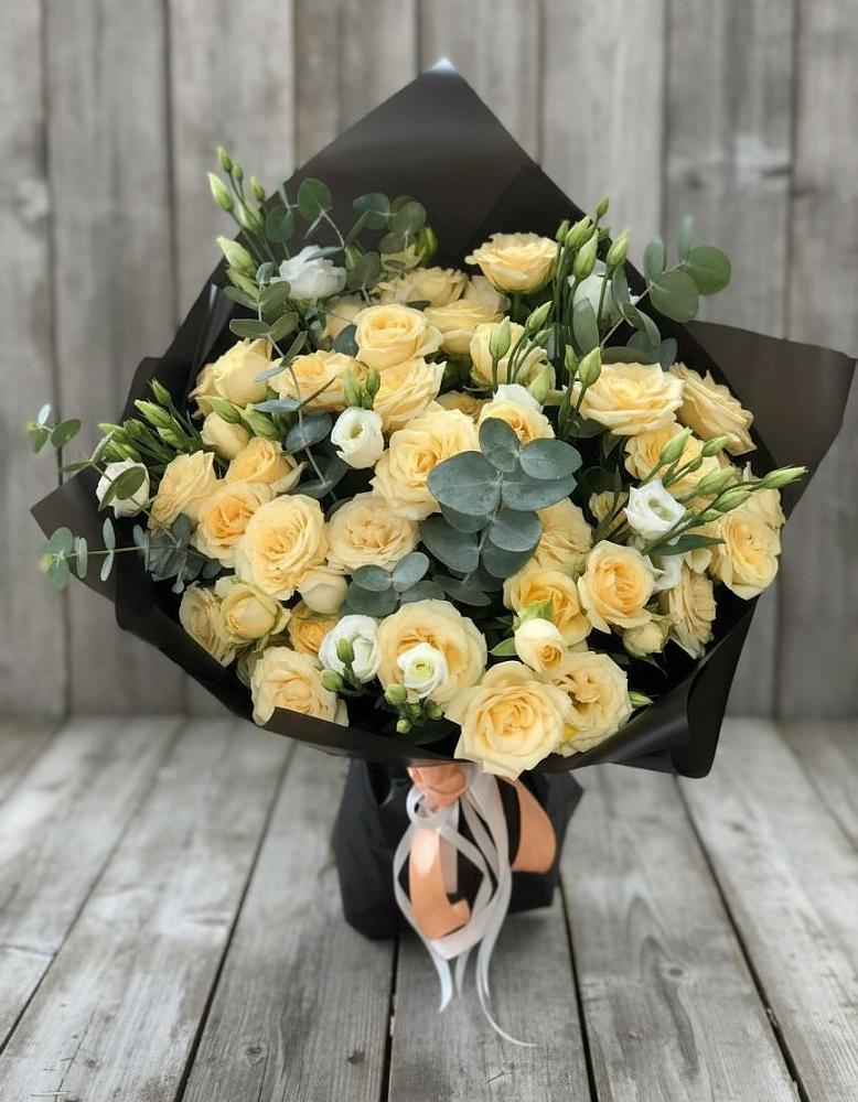 Букет цветов из: Розы и Лизиантусы в Торопце