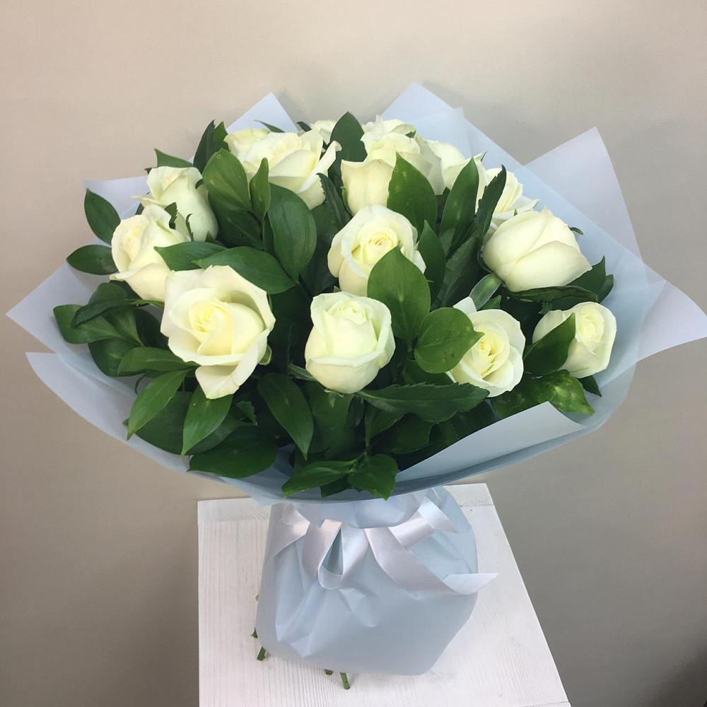 Букет 15 Белых роз Проуд в Торопце
