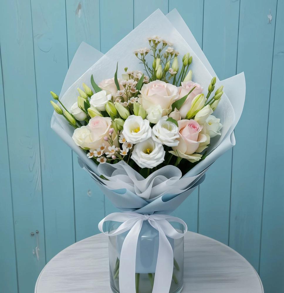 Букет цветов из: Розы и Лизиантусы в Торопце