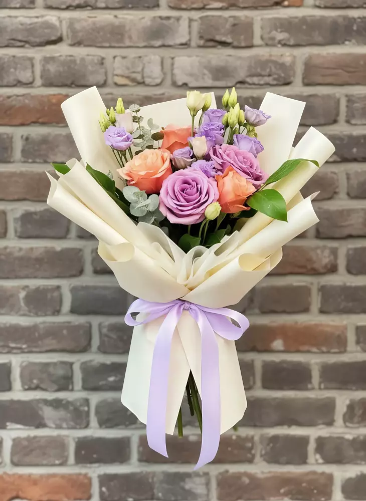 Букет цветов из: Лизиантусы и Розы в Торопце