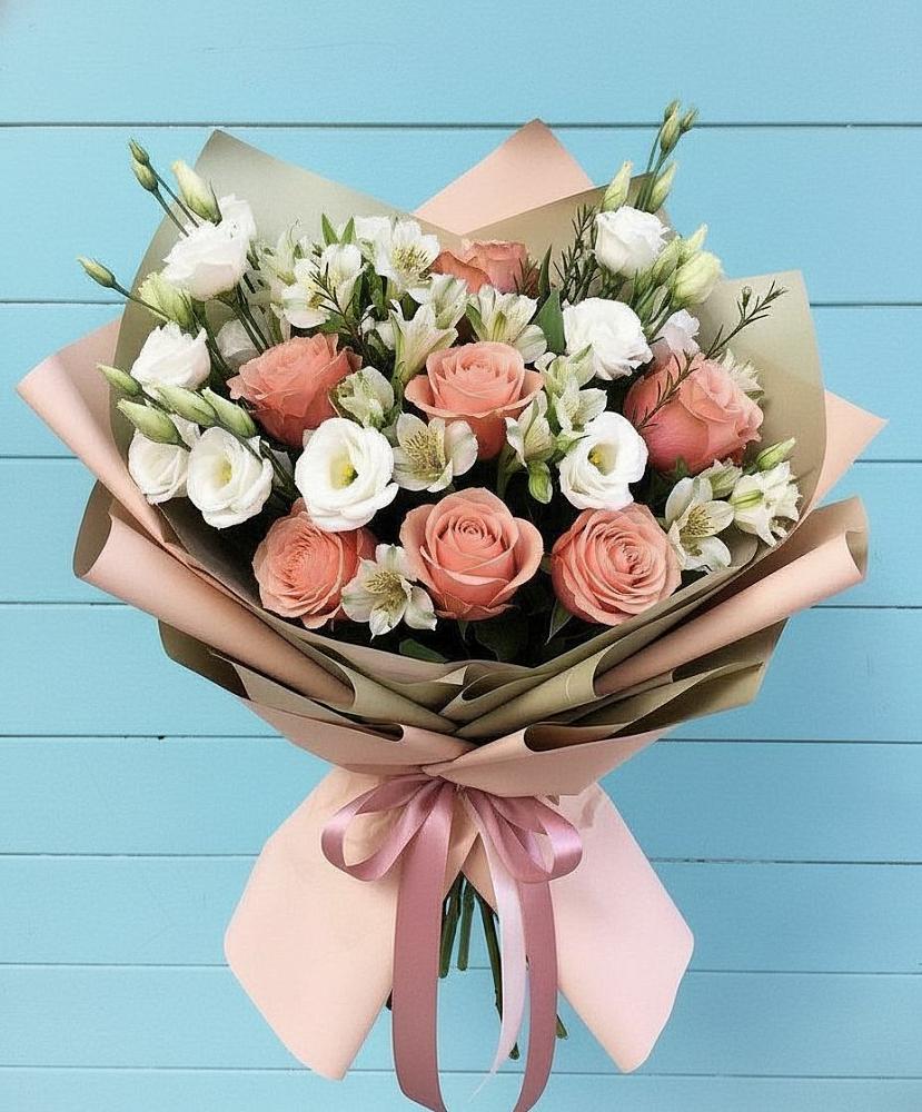 Букет цветов из: Розы, Альстромерии и Лизиантусы в Торопце