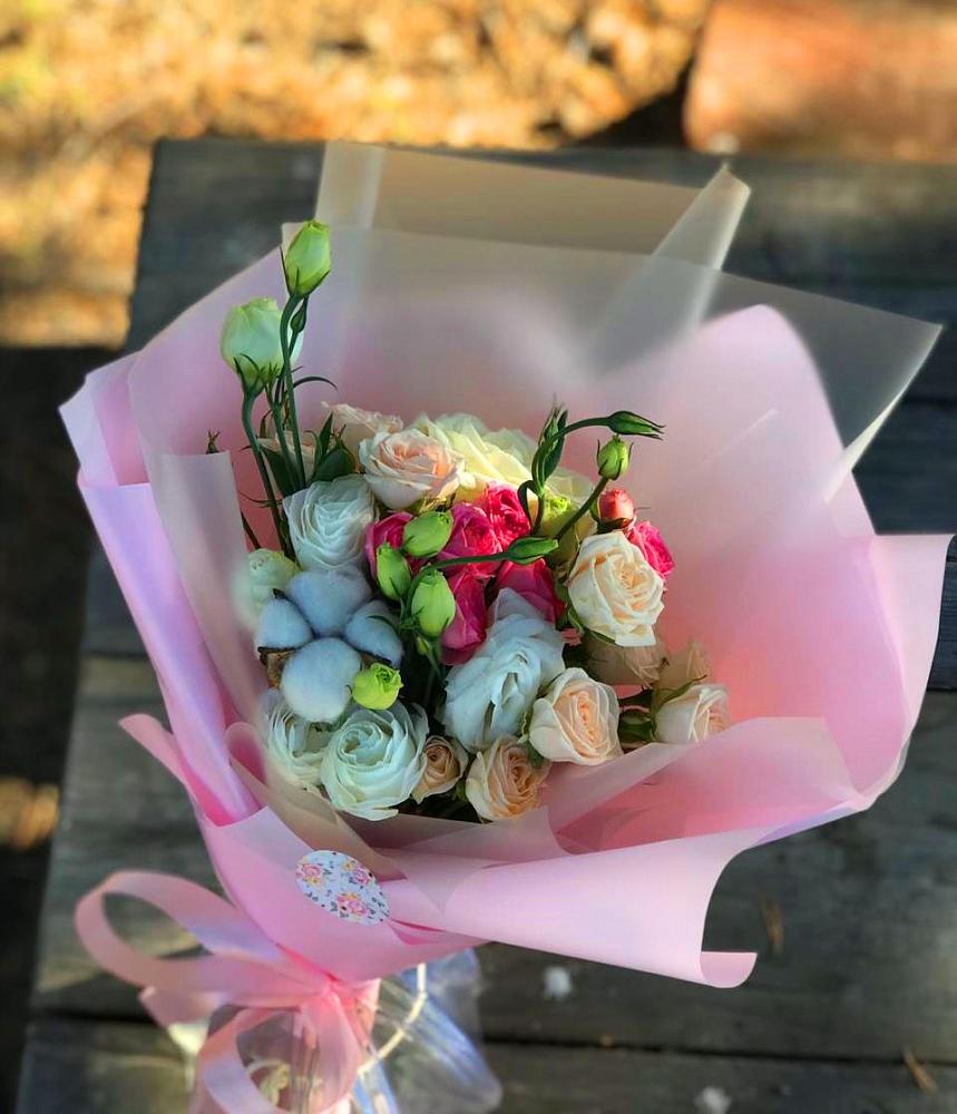 Букет цветов из: Розы и Лизиантусы в Торопце