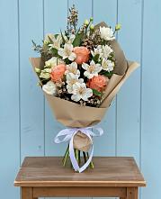 Букет цветов из:  Альстромерии, Лизиантусы, Розы и Хризантемы в Торопце