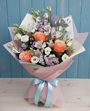 Букет цветов из:  Лизиантусы, Розы, Альстромерии и Гипсофила в Торопце