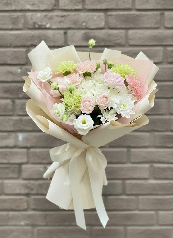 Букет цветов из: Гвоздики, Розы, Лизиантусы и Хризантемы в Торопце