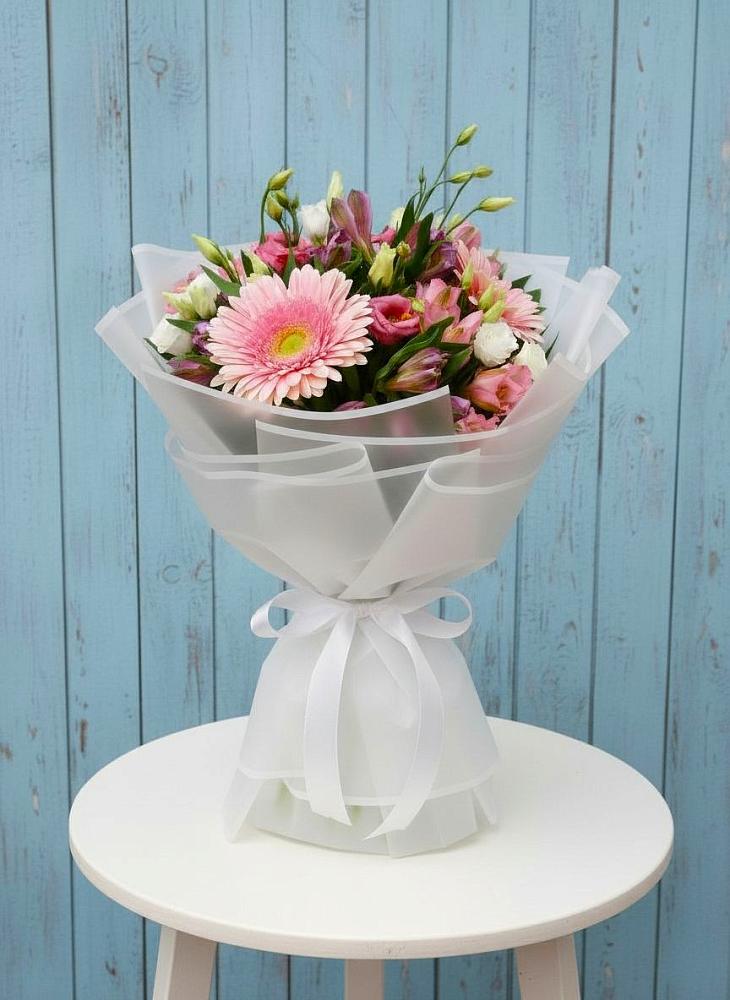 Букет цветов из: Герберы, Альстромерии и Лизиантусы в Торопце