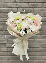 Букет цветов из:  Гвоздики, Розы, Лизиантусы и Хризантемы в Торопце