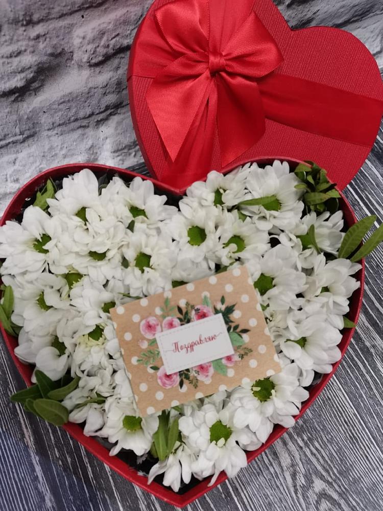 Цветочная композиция из Хризантемы в виде сердца в Торопце