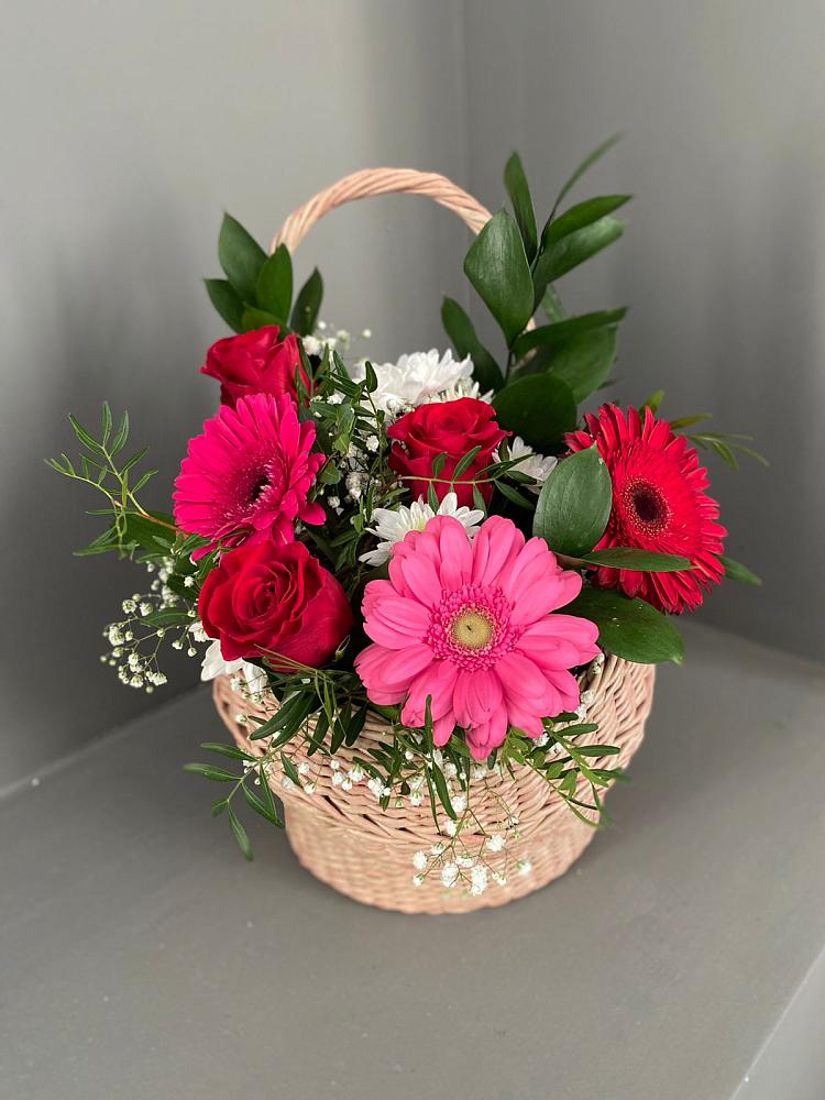 Цветочная композиция из Розы, Хризантемы и Герберы в корзине в Торопце