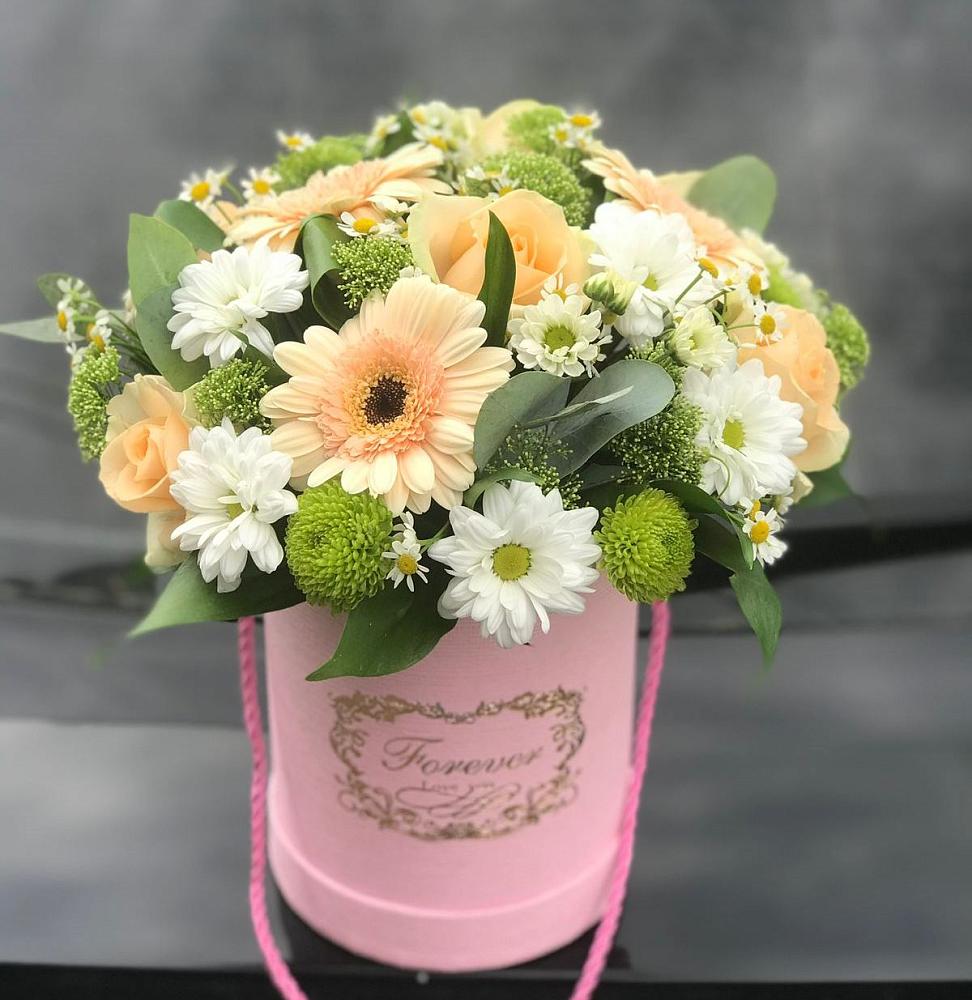 Цветочная композиция из Розы, Герберы и Хризантемы в шляпной коробке в Торопце