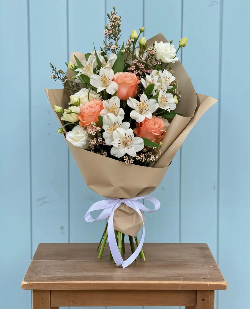 Букет цветов из: Альстромерии, Лизиантусы, Розы и Хризантемы в Торопце