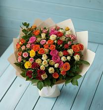 Букет Микс из разноцветных кустовых роз в Торопце