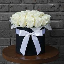 Цветочная композиция из Розы в шляпной коробке в Торопце