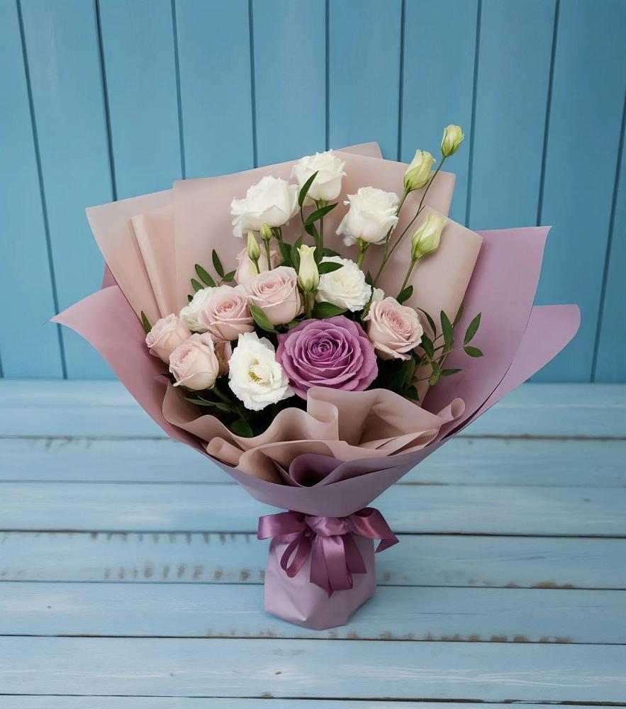 Букет цветов из: Розы и Лизиантусы в Торопце